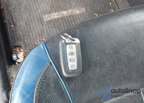 2013 Hyundai Veloster Turbo W/Blue from USA, damaged, VIN KMHTC6AE5DU110652